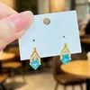 Brincos de gota d'água de zircônia azul marinho de luxo leve banhados a ouro real com microincrustação e design oco em forma de pera