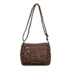 Bolso nuevo de un solo hombro tela de nailon con estampado de leopardo tendencia callejera bolso cruzado retro bolso de mano casual para mujer para el trabajo