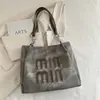 Bolsa de Ombro Feminina com Estampa de Letras de Grande Capacidade 2024 Inverno Nova Versátil Ins Casual de Alta Qualidade Tote Bag Tendência