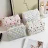 Nova Bolsa de Maquiagem Acolchoada Floral Feminina Necessaire de Viagem Portátil Bolsa de Armazenamento para Cosméticos Batom Carteira