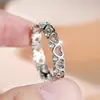 Anillo de Corazón Calado de Fila Única Microincrustado con Circonita, Estilo Ins de Nicho de Moda y Elegancia, Anillo para Dedo Índice