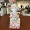 Chica Súper Picante con Piernas Largas Hola Gato KT Traje Rosa Llavero con Lazo Amarillo Combinación Perfecta Primavera y Verano 2025 Nuevo