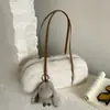 Bolsa peluda de alta qualidade bolsa de pelúcia feminina nova 2026 Outono/Inverno bolsa de mão de nicho grande capacidade bolsa de ombro