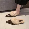 Diadema Estilo Pequeño Chanel Medias Zapatillas de Casa para Mujer 2026 Otoño/Invierno Nuevo Estilo Diseño de Moda Suela Plana Punta Puntiaguda Zapatillas de Casa de Piel