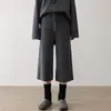 Suéter grueso de punto holgado y relajado para otoño/invierno con tejido de canalé y mangas raglán + pantalones cropped rectos de tejido de canalé, un conjunto de dos piezas