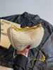 Bolso Retro Nuevo Transfronterizo para Mujer, Bandolera de un Solo Hombro con Asa Metálica Ondulada, Gran Capacidad, Bolso Tejido Hueco de Moda