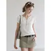 Camiseta de manga corta con cuello en V color blanco roto para mujer, nuevo estilo verano 2026, camisa henley holgada y favorecedora, top simple y versátil