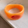 Pulsera redonda abierta de resina de borde ancho europea y americana, inspirada en la dopamina, fresca y versátil, joyería de nicho de alta gama para mujer