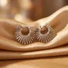 Pendientes de clip para oreja de girasol minimalistas y exquisitos de moda personalizados de estilo europeo y americano transfronterizos con encanto europeo y americano para mujer