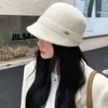 Sombrero de Cubo Metálico con Insignia Estilo Coreano para Mujer Otoño/Invierno Ala Corta Cálido Sombrero Cubeta Retro Versátil Blanco Crudo Otro Gris Caqui Ninguno