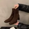 Botines de tacón alto estilo coreano, botines tipo Dr. Martens de gamuza, zapatos de mujer, nueva colección otoño/invierno 2025, forrados de felpa, punta cuadrada, botines cortos ajustados