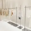Estante de Exhibición para Tienda de Ropa Acero Inoxidable Piso a Techo Estante Nakajima Estante de Exhibición para Tienda de Ropa de Mujer Colgador Plateado