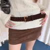 Cinturón de felpa de gamuza estilo Maillard tejido a mano para mujer, invierno 2026, cinturón de cuero decorado con hebilla metálica para combinar con pantalones