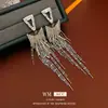 Pendientes de Borla Triangular de Diamante de Aguja Plateada Pendientes de Botón Exquisitos de Lujo Ligero Europeo y Americano con un Toque de Alta Gama Pendientes Versátiles Venta al por Mayor