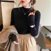 Camisa básica de cuello medio alto negra nueva de punto popular para mujer, otoño e invierno, estilo occidental, manga larga, corte entallado interior.