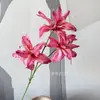 Flores de Lirio Artificiales de Viento y Lluvia de Tres Cabezas, Flores de Seda para Decoración de Sala de Estar y Boda, Arreglo Floral Estilo Pintura al Óleo de Lujo Ligero