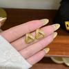 Aretes de Tuerca Triangulares Minimalistas de Moda y Exquisitos con Micro-Incrustaciones de Zirconia, Aretes Versátiles de Aguja de Plata Nicho de Lujo Ligero de Alta Gama para Mujer