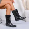 Botas de Media Caña Versátiles de Charol con Aumento Interior Estilo Retro para Otoño e Invierno Puntiagudas y Cuadradas Botines Cortos Estilo 2025 para Mujer