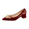 Sapatos de Casamento Vermelhos Pontudos Bordados para Mulheres Novo Traje Xiuhe Salto Alto de Noiva 4,5/6,5cm Sapatos de Casamento Chineses
