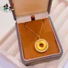 Loja de Ouro Mesmo Estilo Ouro Areia Diamante Incrustado Vazado Fivela de Segurança Pingente Moda Simples Pingente de Ouro Imitado Alta Retenção de Cor Atacado
