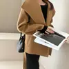 Em estoque casaco de lã estilo vintage outono e inverno chique coreano com lapela grande e cinto, top curto para pessoas petite