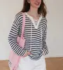 Camiseta Listrada de Linho Elegante com Decote V e Mangas Longas para Mulheres, Proteção Solar de Verão, Top Leve Estilo Férias