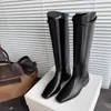 Botas largas de mujer 2026, nuevo estilo francés, negras, de caña alta, punta cuadrada, hechas de piel de vaca, adelgazantes y hasta la rodilla, con suela plana, botas de montar
