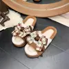 Novas pantufas femininas de algodão para outono e inverno, com um design fofo de desenho animado com um laço, adequadas para estudantes, dormitórios e uso doméstico, proporcionando calor e forro extra de pelúcia