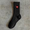 Nuevos Calcetines de Media Caña Bordados con Corazón para Hombre Otoño e Invierno Estilo Coreano Modernos Hip-Hop Transpirables de Algodón Calcetines para Hombre Transfronterizos Negros y Blancos
