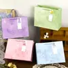 Bolsa de regalo horizontal de alta gama estilo ins de alto valor Día de San Valentín bolso de mano de alta gama tarjeta blanca bolsa de papel de cumpleaños venta al por mayor