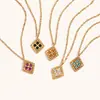 Europa y Estados Unidos transfronterizo simple Joker temperamento retro acero inoxidable chapado en oro de 18 quilates cuatro diamantes geométrico colgante collar