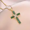 Colar Feminino Colorido Zircônia Joias Design de Nicho Pingente Cruz Completo em Diamante Colar Corrente de Clavícula em Aço Inoxidável