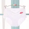 Calcinha Feminina Fina de Seda de Gelo Estilo Japonês, Cintura Média Respirável Sem Costura Sexy com Estampa de Lábios