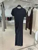 Recomendação principal Vestido Yuran 26 outono inicial novo em AB Liocel com design drapeado, fendas laterais e mangas curtas justas