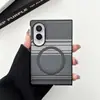 Adequado para Samsung Z Fold8 capa de celular magnética com sensação de pele arco-íris, zflip8 padrão de fibra de carbono capa protetora anti-queda Zf7