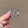 Broche Cauda de Peixe de Luxo Leve e de Alta Qualidade, Corsage de Design de Alta Qualidade com Cristal de Imitação, Acessórios de Alfinete de Pérola de Imitação Modernos e Exquisitos