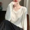 Camiseta básica de punto fina de manga larga con cuello en V para primavera y otoño, color gris, talla grande holgada, top adelgazante