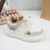 Zapatos para Niñas 2026 Nuevos Zapatos Deportivos para Niños de Primavera y Otoño Suela Gruesa Zapatos tipo Papá para Niñas Zapatos Casuales de Tabla para Niños
