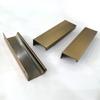 Venta al por mayor de fábrica moderno simple alargado curvo mango cuadrado largo puerta costura puerta de gabinete puerta de cajón manija de puerta