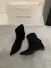 Botas de tornozelo pontudas de camurça estilo francês para mulheres, nova coleção outono/inverno 2026, botinhas afinadoras, botas de tornozelo de salto alto com uma única tira
