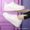Zapatos Blancos de Suela Gruesa para Mujer 2025 Primavera y Otoño Nuevos Zapatos de Mujer Tenis Casuales Versátiles Zapatos de Lona para Estudiante Tendencia Ins