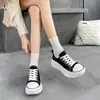 Zapatos de lona para mujer 2026 verano nuevo estilo zapatos que aumentan la altura punta redonda con cordones suela gruesa casual zapatillas blancas zapatos individuales para mujer