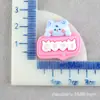 Materiais: Capa de Celular, Cola Cremosa de Desenho Animado DIY para Furar Parede, Acessórios de Resina para Mochila Sanrio, Etiquetas de Letras, Decorações de Fivela de Sapato