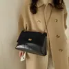 2026 Nueva Moda Bolso Cruzado de Gran Capacidad para Viajes Diarios Bolso Tote Simple Casual Estilo Coreano Bolso de Hombro de Nicho Bolso para Mujer