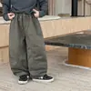 Tong Ku 2026 Inverno Novo Calça Grossa Estilosa Estilo Coreano para Meninos Calça Cargo Patchwork de Lã para Crianças Pequenas e Médias