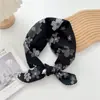 Bufanda Cuadrada Pequeña de Algodón Puro 70cm Transpirable Fresca Suave Artística Decorativa Bufanda de Seda Pequeña Primavera y Verano Versátil Bufanda Floral Mujer