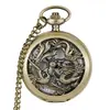 Nuevo en Stock al por Mayor Reloj de Bolsillo Bronce Antiguo con Esfera Roja, Diseño Hueco, Souvenir, Popular Reloj de Cuarzo Colgante para Estudiantes