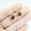Brincos de Âmbar Sangue Naturais, Brincos Simples de Âmbar Sangue com Contas Redondas de 6mm, Brincos de Estrela Cauda de Fênix com Design de Nicho