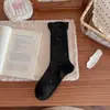 Calcetines de algodón para mujer de otoño e invierno hasta la pantorrilla, calcetines para mujer con patrón oscuro antiolor, calcetines dulces con encaje, calcetines sin costuras, calcetines largos apilables