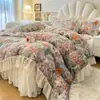 Faldón de Cama Acolchado Estilo Coreano Pieza Única Cepillado Estampado Engrosado Cubrecama Juego de Tres Piezas Cubierta Protectora de Polvo para Colchón Universal Todas las Estaciones